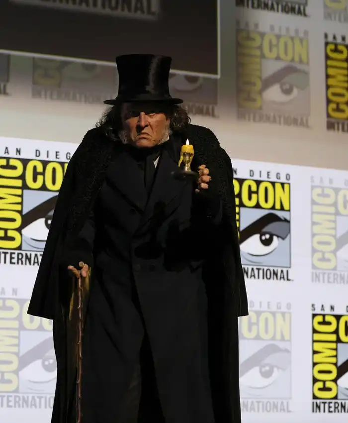 Ebenezer 2026 Johnny Depp Coat