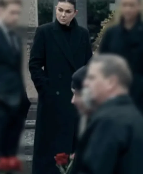 Karla-Dixon-Reacher-Season-2-Black-Coat-featuring-double-breasted-button-closure-600x72799