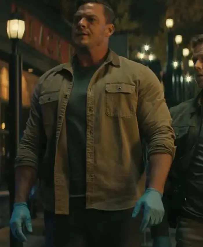 Reacher-S02-Jack-Reacher-Brown-Jacket