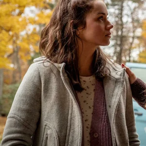 marta-cabrera-coat-knives-out-ana-de-armas-coat-1
