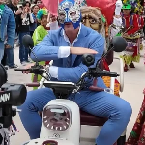 Get El Grande Americano Lucha Libre AAA Worldwide Blue Suit