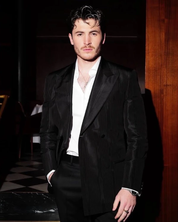 Sophisticated Men’s Blazer