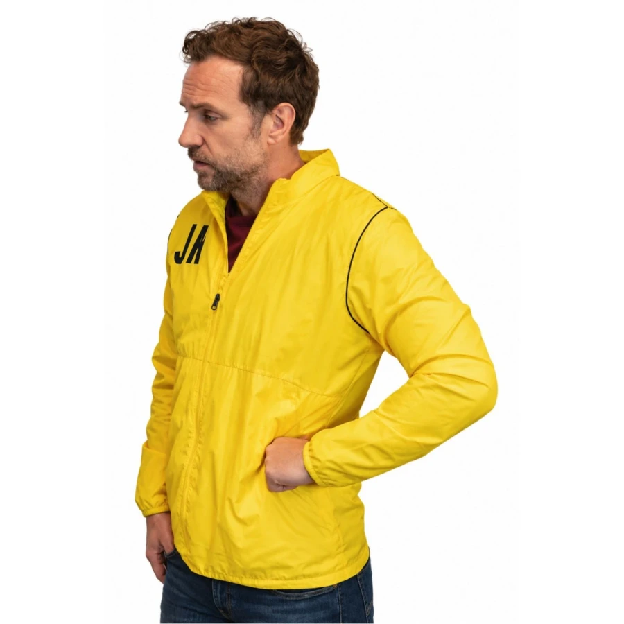 Trying S05 Rafe Spall Yellow Jacket